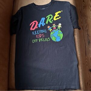 Vintage DARE D.A.R.E. Keeping Kids of drugs globe shirt 100% cotton Low Rise 🌎